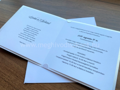 Cinderella gyöngyházfényű esküvői meghívó kinyitva fehér nyomtatott betétlappal