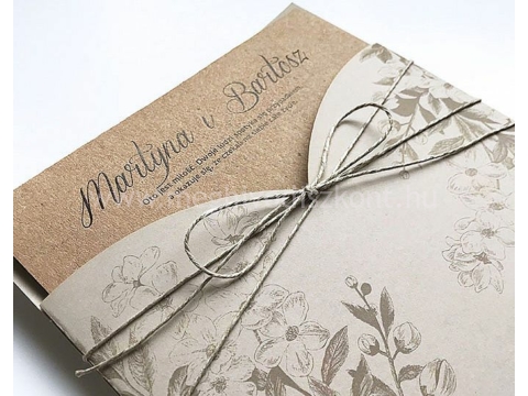 Favirág esküvői meghívó borítója madzag masnival átkötve közelről