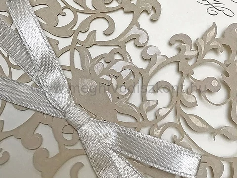 Pillecukor meghívó lézernyomott borítója selyemmasnival