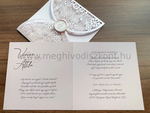 Porcelán lézervágott esküvői meghívó betétlapja kinyitva